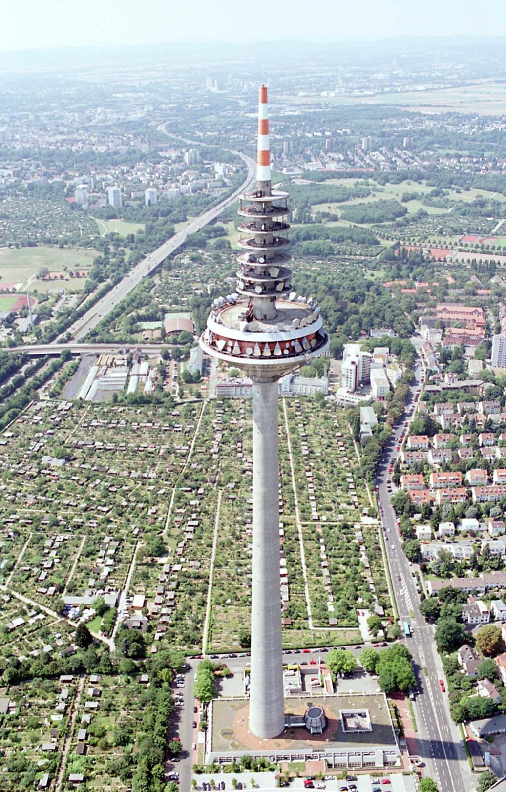 FRANKFURT / Main from above - Frankfurt am Main / Hessen Blick auf den Europaturm an der Wilhelm-Epstein-Straße in Ginnheim / 60431 Frankfurt am Main 01.08.2003