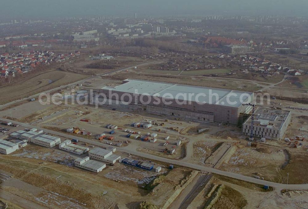 Frankfurt-Oder from above - 18.12.2003 Frankfurt-Oder Mit Baustopp belegte Baustelle,Chipfabrik am südwestlichen Stadtrand von Frankfurt-Oder . Baufirma: M+W Zan der Holding AG Lotterbergstr. 30 70499 Stuttgart Telefon +49 711 8804-0 Telefax +49 711 8804-1309