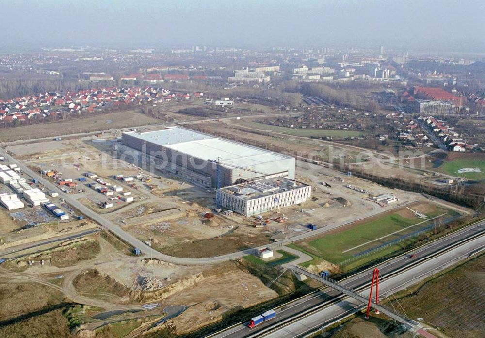 Frankfurt-Oder from the bird's eye view: 18.12.2003 Frankfurt-Oder Mit Baustopp belegte Baustelle,Chipfabrik am südwestlichen Stadtrand von Frankfurt-Oder . Baufirma: M+W Zan der Holding AG Lotterbergstr. 30 70499 Stuttgart Telefon +49 711 8804-0 Telefax +49 711 8804-1309