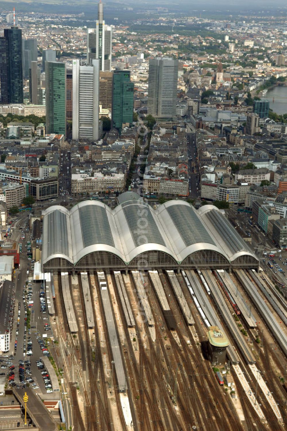 Frankfurt from above - Blick auf das Areal des Frankfurter Hauptbahnhof dem größten Kopfbahnhof der Deutschen Bahn.