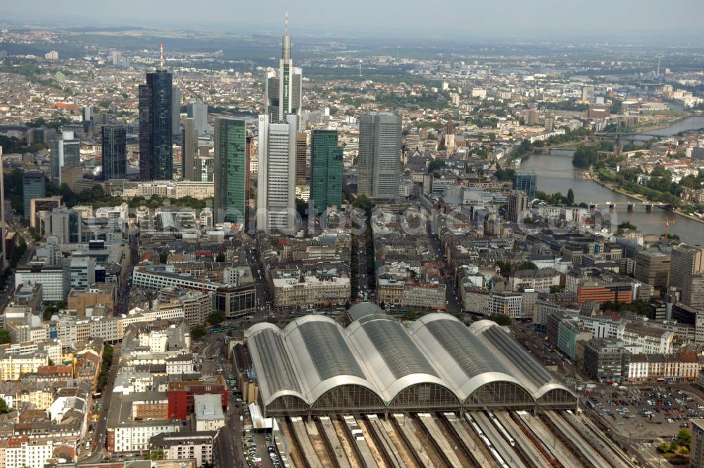 Aerial image Frankfurt - Blick auf das Areal des Frankfurter Hauptbahnhof dem größten Kopfbahnhof der Deutschen Bahn.