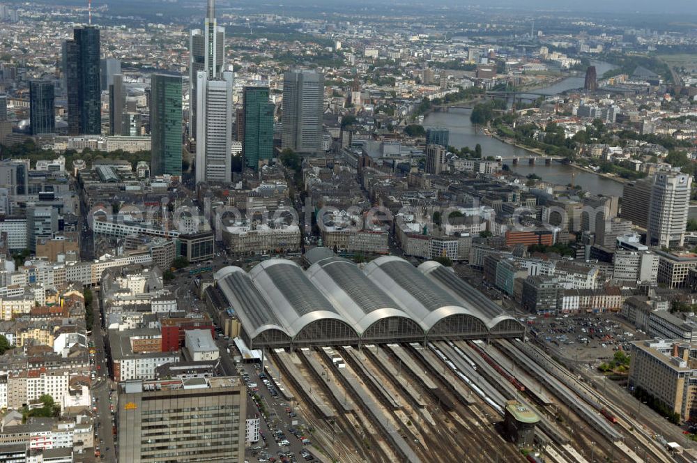 Aerial photograph Frankfurt - Blick auf das Areal des Frankfurter Hauptbahnhof dem größten Kopfbahnhof der Deutschen Bahn.