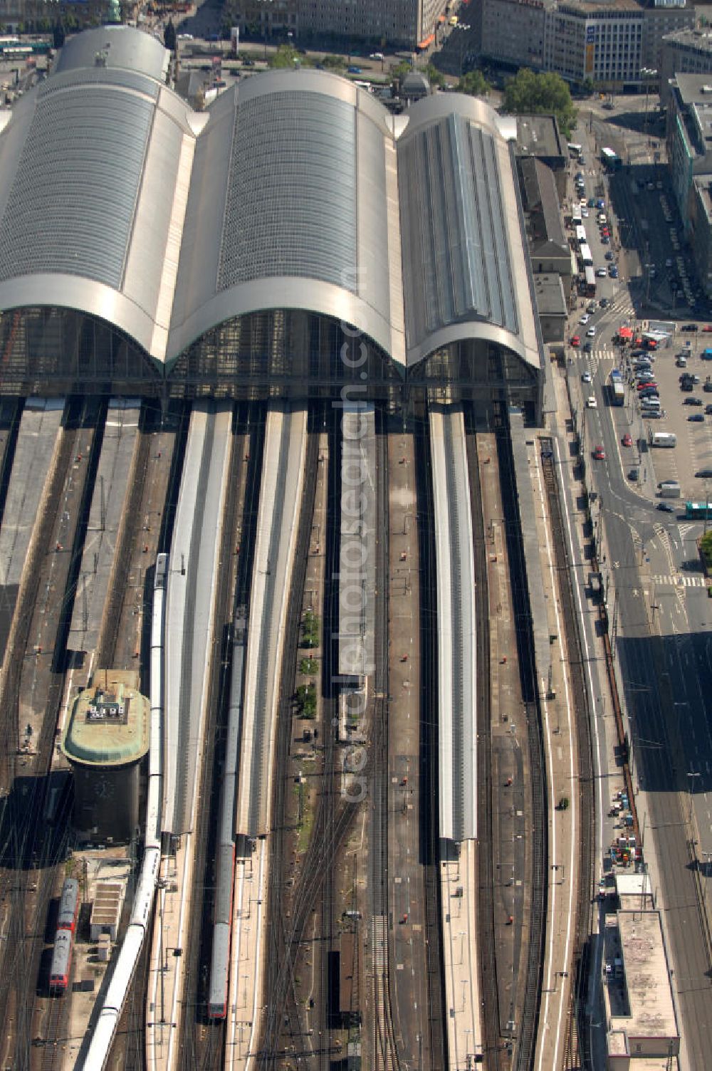 Aerial image Frankfurt am Main - Blick auf den Frankfurter Hauptbahnhof , dem größten Kopfbahnhof der Deutschen Bahn. View of the main train station, the largest terminal station of the Deutsche Bahn.