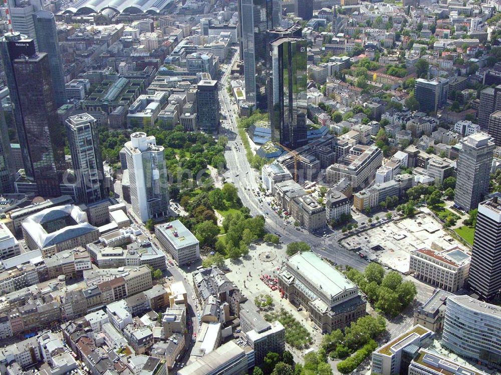 Aerial image Frankfurt - Main / Hessen - Blick auf die Frankfurter Oper mit Blick auf das Bankenviertel Frankfurt/Main