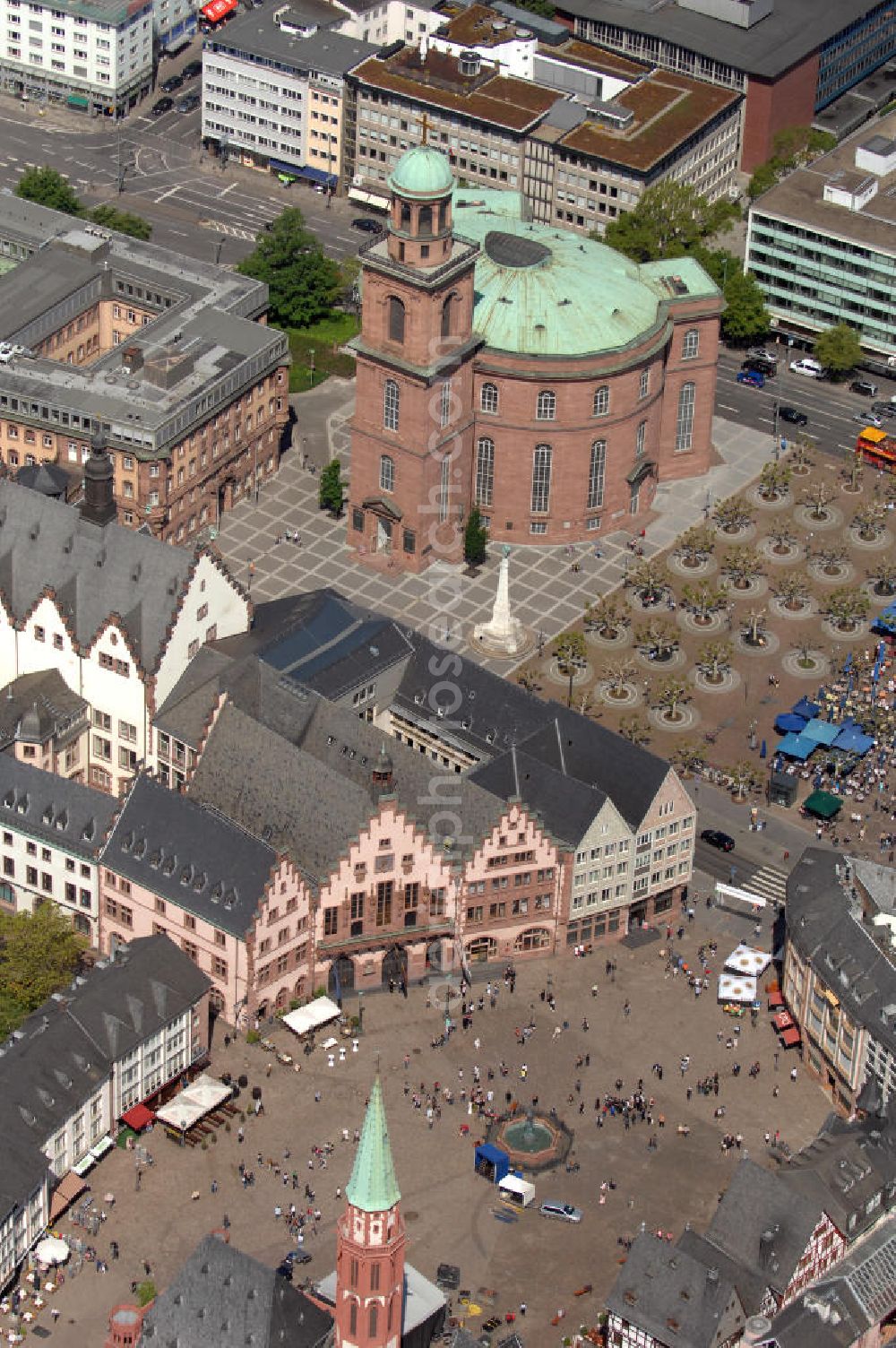 Frankfurt am Main from above - Blick auf die Frankfurter Paulskirche. In dem klassizistischen Rundbau des Architekten Johann Friedrich Christian Hess tagten 1848 bis 1849 die Delegierten der Frankfurter Nationalversammlung, der ersten frei gewählten Volksvertretung Deutschlands. View of the Frankfurt paulschurch. In the classical rotunda of the architect Johann Friedrich Christian Hess met from 1848 to 1849, the delegates of the Frankfurt National Assembly, the first freely elected parliament in Germany.