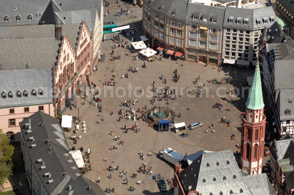 Aerial photograph Frankfurt am Main - Blick auf den Frankfurter Römer und den Römerberg. Der Römerberg ist der Rathausplatz von Frankfurt am Main und seit dem Hochmittelalter das Zentrum der Altstadt. View of the Town Hall Square in Frankfurt. The Römerberg is since the High Middle Ages the center of town.