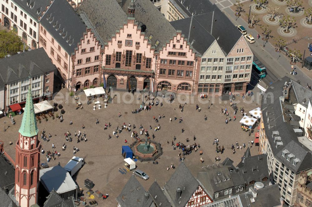 Frankfurt am Main from the bird's eye view: Blick auf den Frankfurter Römer und den Römerberg. Der Römerberg ist der Rathausplatz von Frankfurt am Main und seit dem Hochmittelalter das Zentrum der Altstadt. View of the Town Hall Square in Frankfurt. The Römerberg is since the High Middle Ages the center of town.