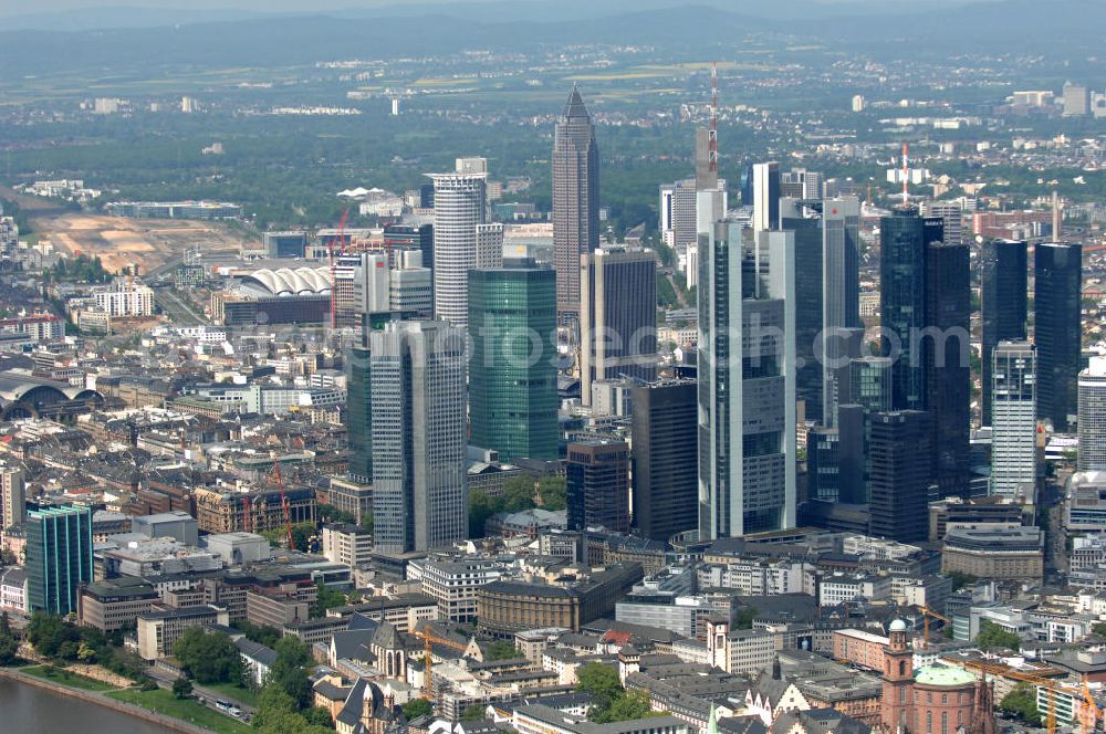 Aerial image Frankfurt am Main - Blick auf die Frankfurter Skyline am Main. Das Frankfurter Banken-, und Bürohauszentrum reiht die Mainmetropole in die Liste typische europäischer Hochhausstädte ein. View of the Frankfurt am Main skyline. The Frankfurt banking, and office center joins a list of the main metropolis in the typical high-rise European citys.