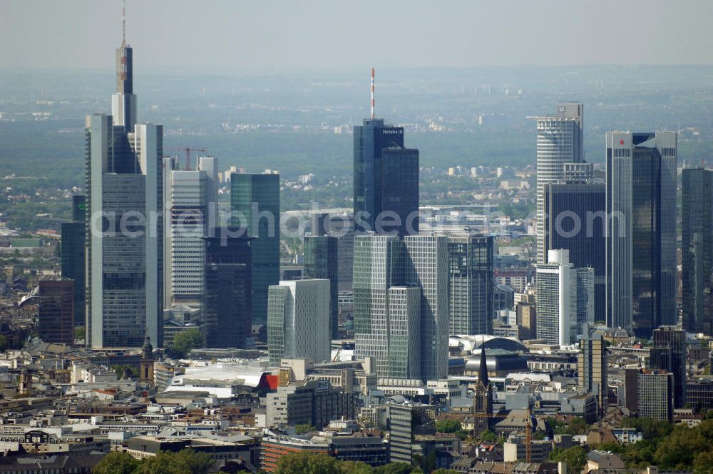 Frankfurt am Main from the bird's eye view: Blick auf die Frankfurter Skyline am Main. Das Frankfurter Banken-, und Bürohauszentrum reiht die Mainmetropole in die Liste typische europäischer Hochhausstädte ein. View of the Frankfurt am Main skyline. The Frankfurt banking, and office center joins a list of the main metropolis in the typical high-rise European citys.