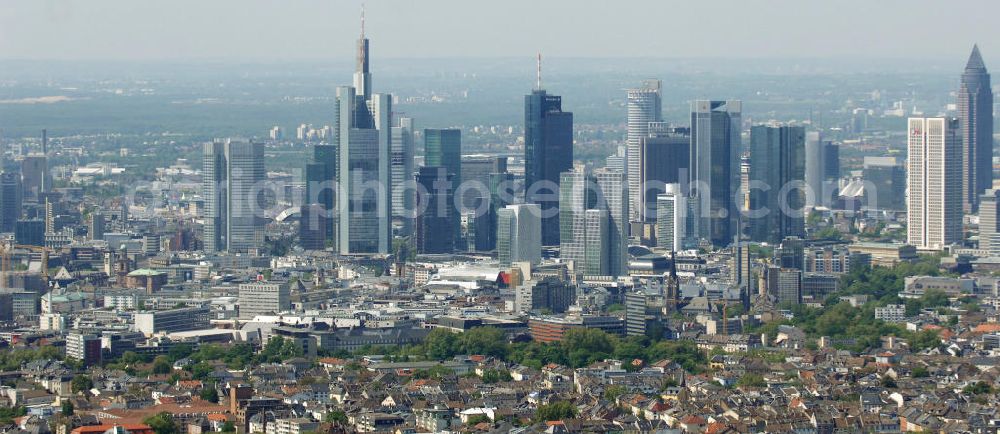 Frankfurt am Main from the bird's eye view: Blick auf die Frankfurter Skyline am Main. Das Frankfurter Banken-, und Bürohauszentrum reiht die Mainmetropole in die Liste typische europäischer Hochhausstädte ein. View of the Frankfurt am Main skyline. The Frankfurt banking, and office center joins a list of the main metropolis in the typical high-rise European citys.