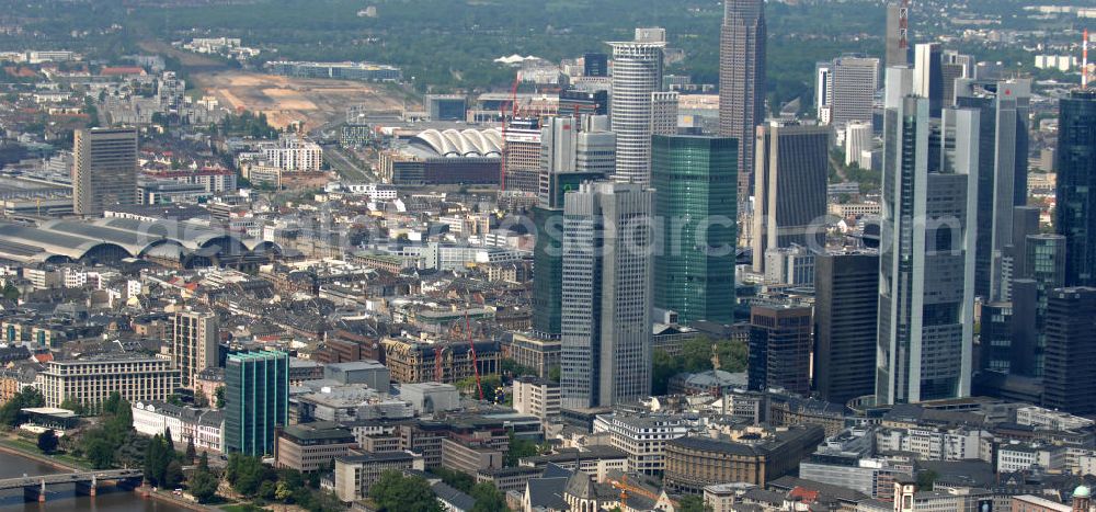 Aerial photograph Frankfurt am Main - Blick auf die Frankfurter Skyline am Main. Das Frankfurter Banken-, und Bürohauszentrum reiht die Mainmetropole in die Liste typische europäischer Hochhausstädte ein. View of the Frankfurt am Main skyline. The Frankfurt banking, and office center joins a list of the main metropolis in the typical high-rise European citys.