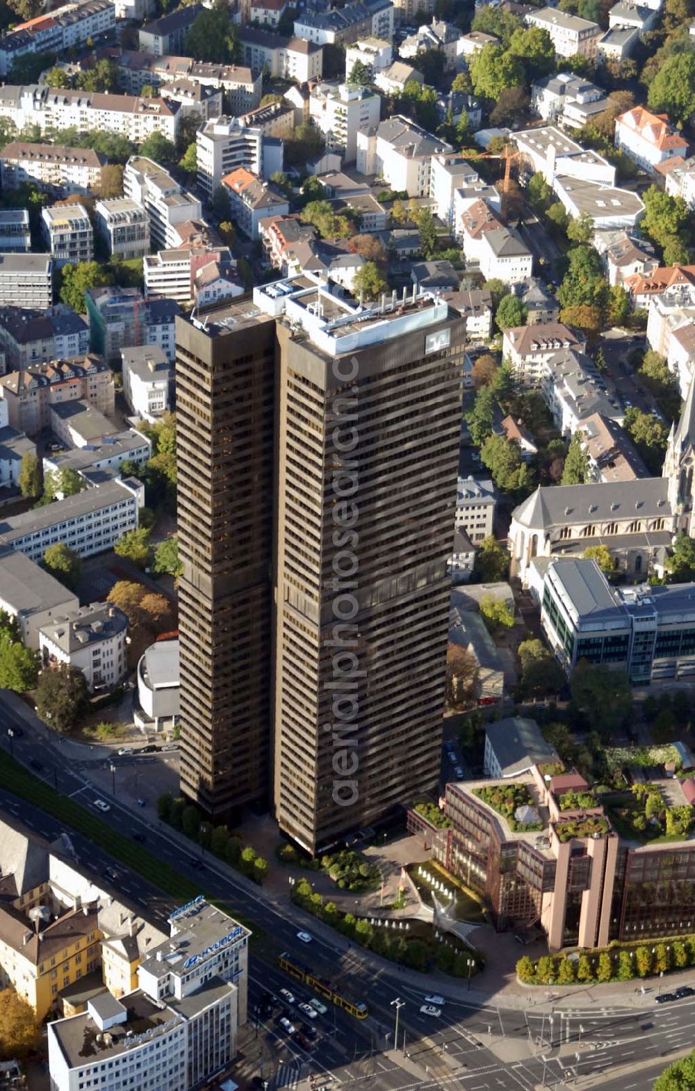 Frankfurt am Main from above - Blick auf die Zentrale der Frankfurter Volksbank eG in der Börsenstraße 1 in 60313 Frankfurt am Main. Telefonnummer 0180 5 217200 oder 069 - 21720.