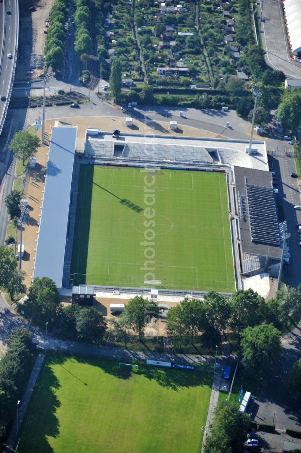 Aerial image Frankfurt am Main - Blick auf das umgebaute Frankfurter Volksbank-Stadion (vormals Stadion Am Bornheimer Hang). Der DFL erteilte im Rahmen des Lizensierungsverfahrens dem umgebauten Volksbank Stadion die Zulassung für die 2. Bundesliga. View of the Frankfurter Volksbank Stadium (formerly Stadium on Bornheimer Hang). The DFL issued under the licensing procedure, the converted Volksbank Stadion approval for the second Bundesliga.