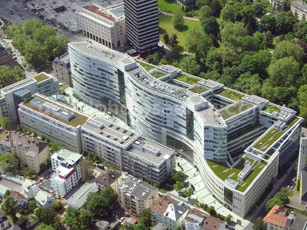 Aerial image Frankfurt - Main / Hessen - Büro- und Geschäftshauskomplex Frankfurter Welle der DIFA am Bankenviertel in Frankfurt / Main.