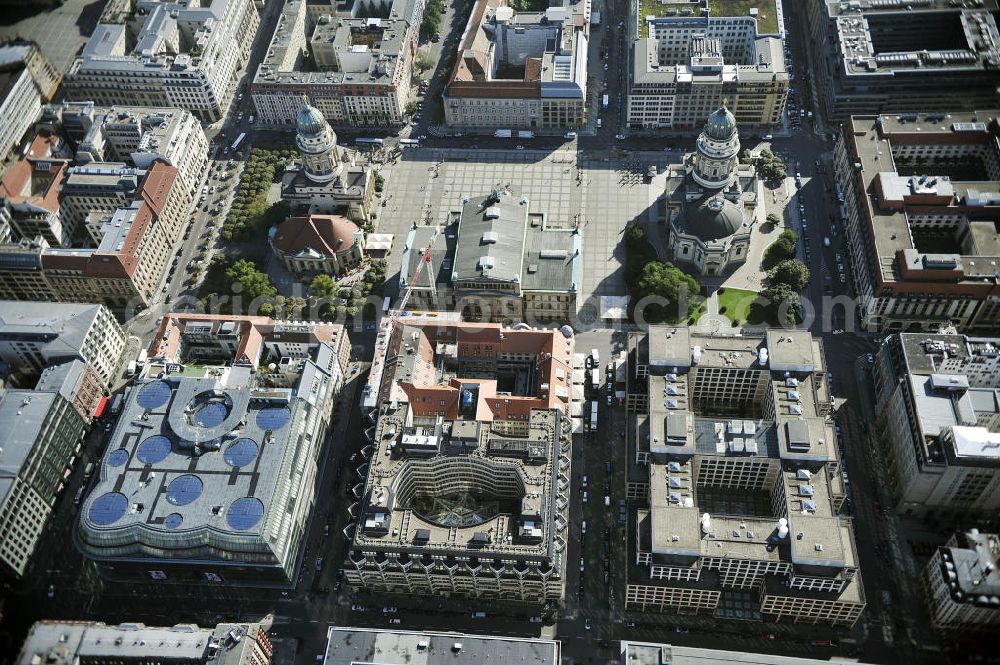 Aerial image Berlin - Blick auf den Gendarmenmarkt mit dem Französischen Dom, dem Deutschen Dom und dem von Karl Friedrich Schinkel erbauten Schauspielhaus. View at the Gendarmenmarkt with the French Cathedral, the German Cathedral and the theater, built by Karl Friedrich Schinkel.