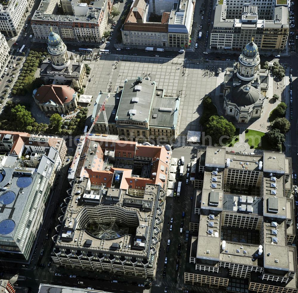 Berlin from the bird's eye view: Blick auf den Gendarmenmarkt mit dem Französischen Dom, dem Deutschen Dom und dem von Karl Friedrich Schinkel erbauten Schauspielhaus. View at the Gendarmenmarkt with the French Cathedral, the German Cathedral and the theater, built by Karl Friedrich Schinkel.