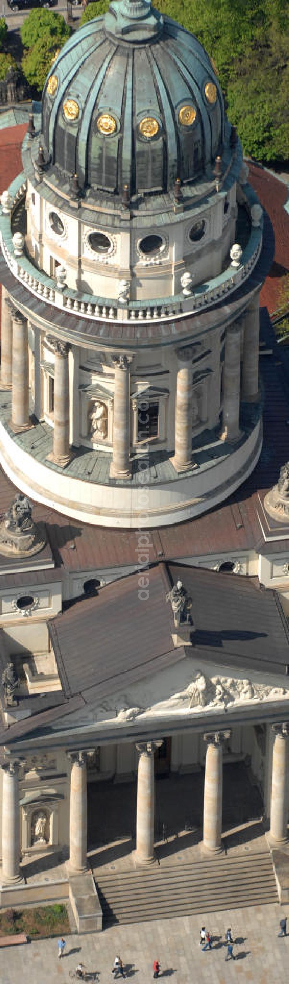 Aerial image Berlin - Blick auf den Französischer Dom am Gendarmenmarkt in Berlin-Mitte. View of the french Cathedral in Berlin-Mitte.