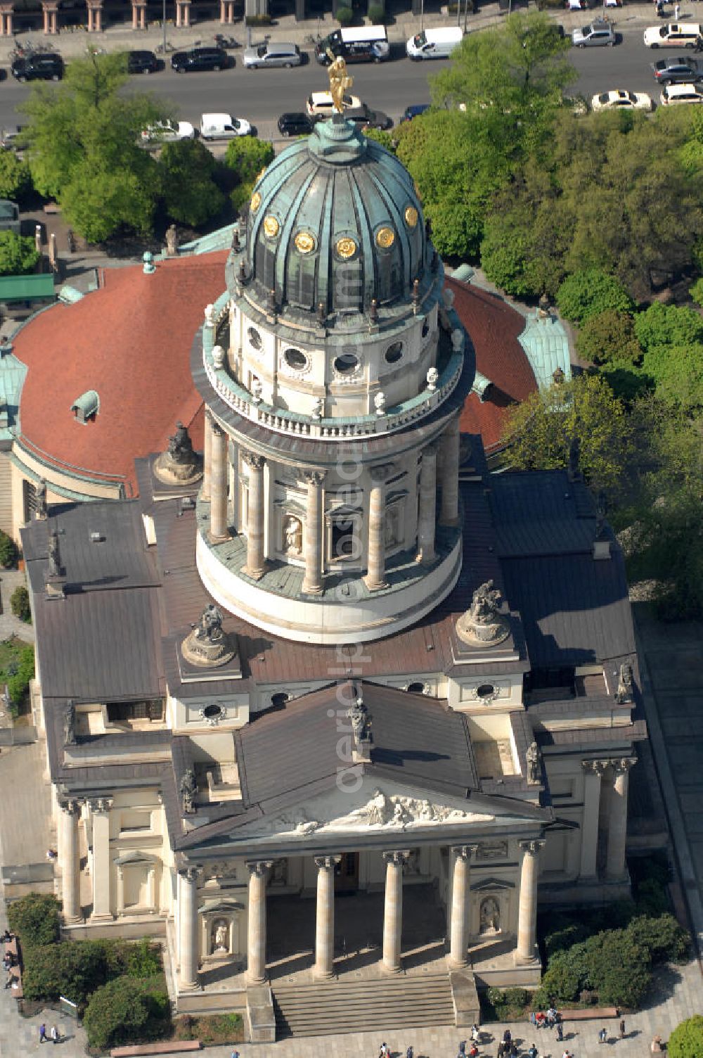 Aerial photograph Berlin - Blick auf den Französischer Dom am Gendarmenmarkt in Berlin-Mitte. View of the french Cathedral in Berlin-Mitte.