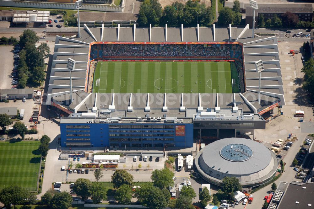 Bochum from the bird's eye view: WM-Fußballspiel zwischen Japan und Neuseeland anläßlich der Fußball-Weltmeisterschaft der Frauen 2011 im rewirpower STADION. Das Stadion ist die Spielstätte des Fußballklubs VfL Bochum. Die 6. Fußball-Weltmeisterschaft der Frauen (offiziell: FIFA Women’s World Cup Germany 2011 / „ FIFA Frauen-Weltmeisterschaft Deutschland 2011 “) wird vom 26. Juni bis 17. Juli 2011 im Land des Titelverteidigers Deutschland ausgetragen. Football match of the FIFA Women’s World Cup 2011 in the Rewirpower Stadium (formerly Ruhr Stadium).