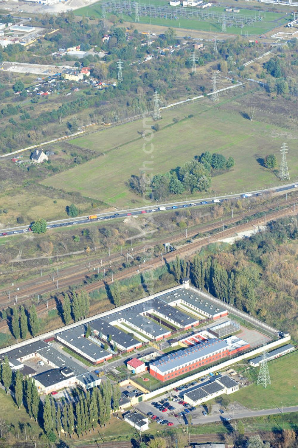 Warschau / Warszawa / Warsaw from the bird's eye view: Blick auf das Frauengefängniss / JVA Justizvollzugsanstalt Warschau - Grochow im gleichnamigen Stadtteil der polnischen Metropole. The women's prison / correctional facility prison Warsaw - Grochow