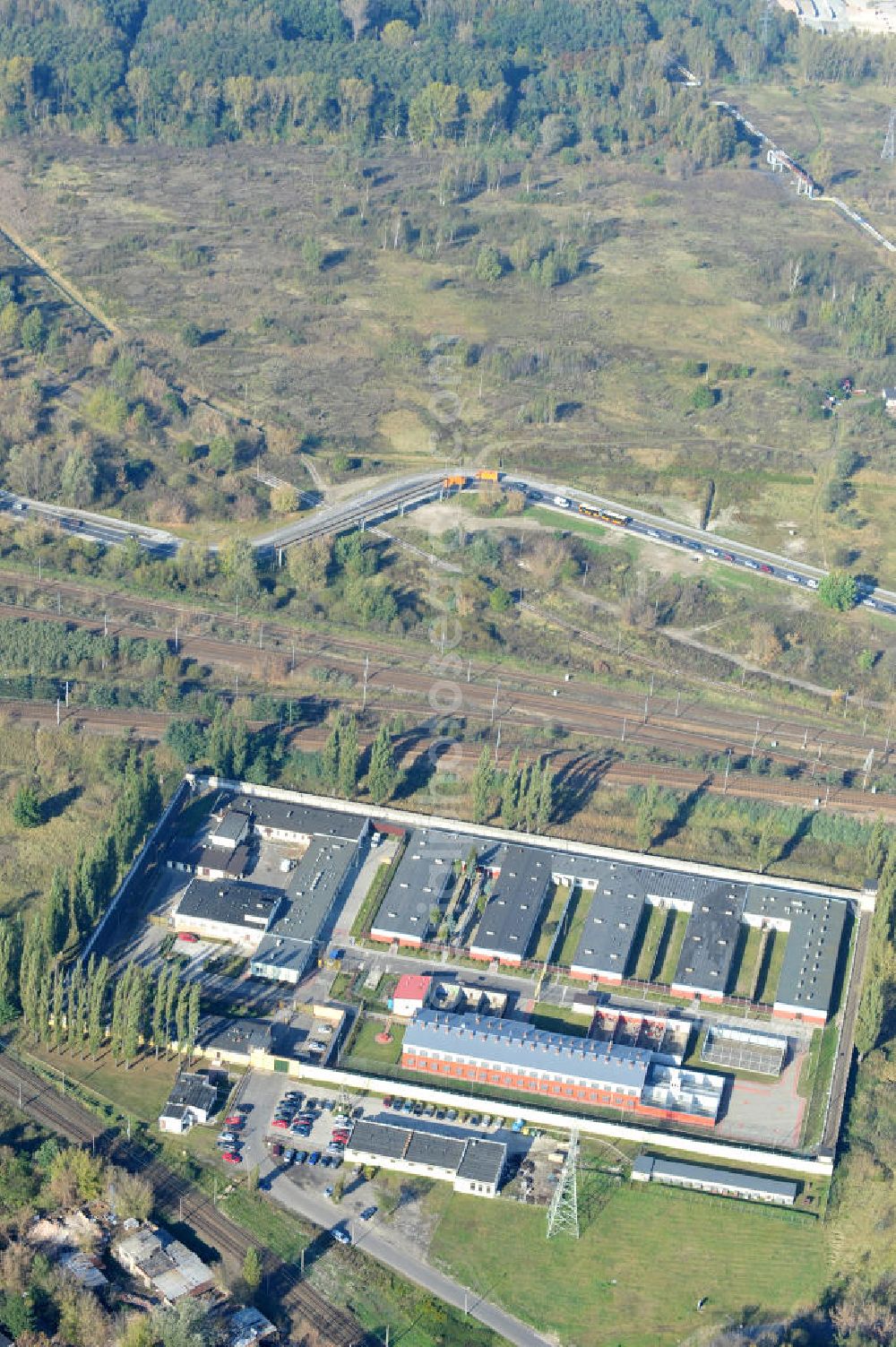 Warschau / Warszawa / Warsaw from above - Blick auf das Frauengefängniss / JVA Justizvollzugsanstalt Warschau - Grochow im gleichnamigen Stadtteil der polnischen Metropole. The women's prison / correctional facility prison Warsaw - Grochow