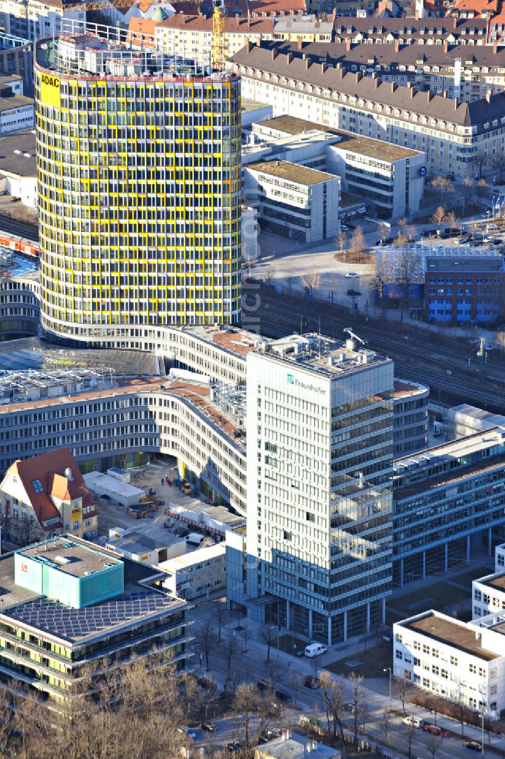 München from above - Das Frauenhofer, die größte Organisation für anwendungsorientierte Forschung in Europa, und die Baustelle der ADAC Zentrale, ein Projekt des Berliner Architektenbüros Sauerbruch Hutton und der ZÜBLIN AG, an der Hansastraße in München. The Frauenhofer, Europe’s largest application-oriented research organization, and the construction site of the new build of the ADAC Headquaters at the Hansastrasse in Munich.