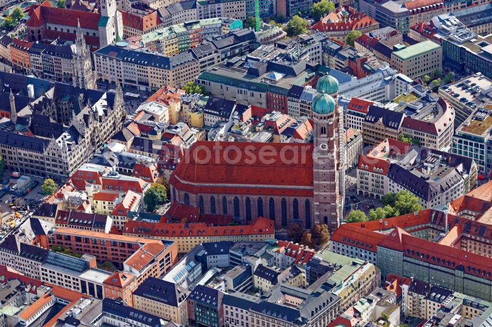 Aerial photograph München - Church building of the Frauenkirche in the old town in Munich in the state Bavaria, Germany