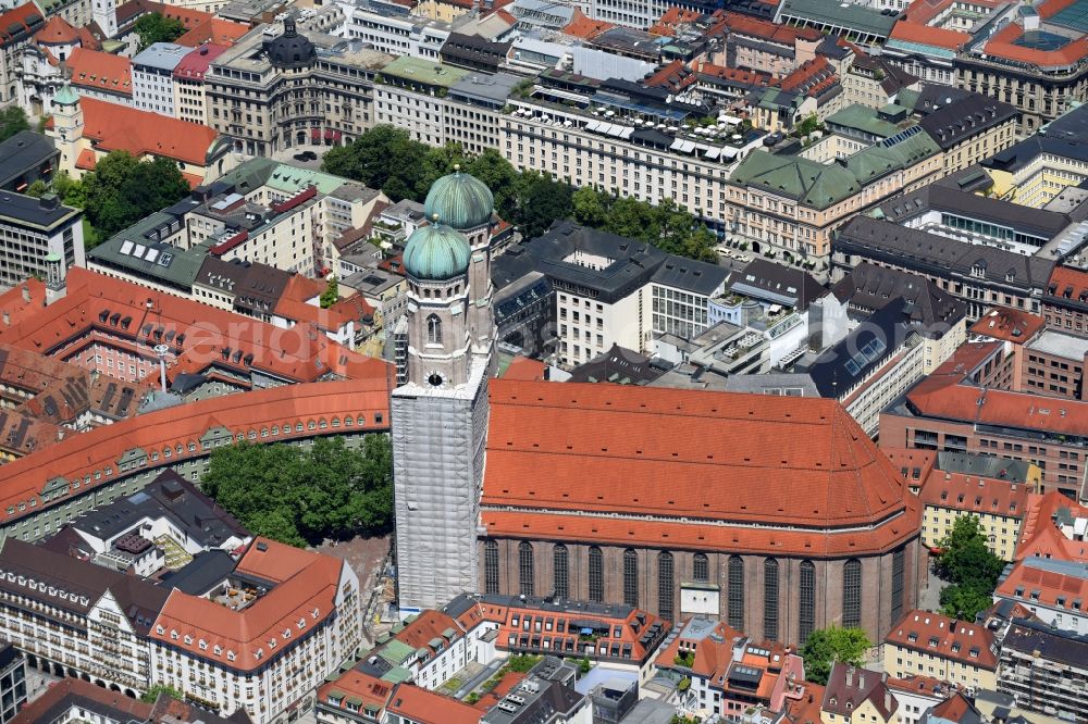 München from the bird's eye view: Church building of the Frauenkirche in the old town in Munich in the state Bavaria, Germany