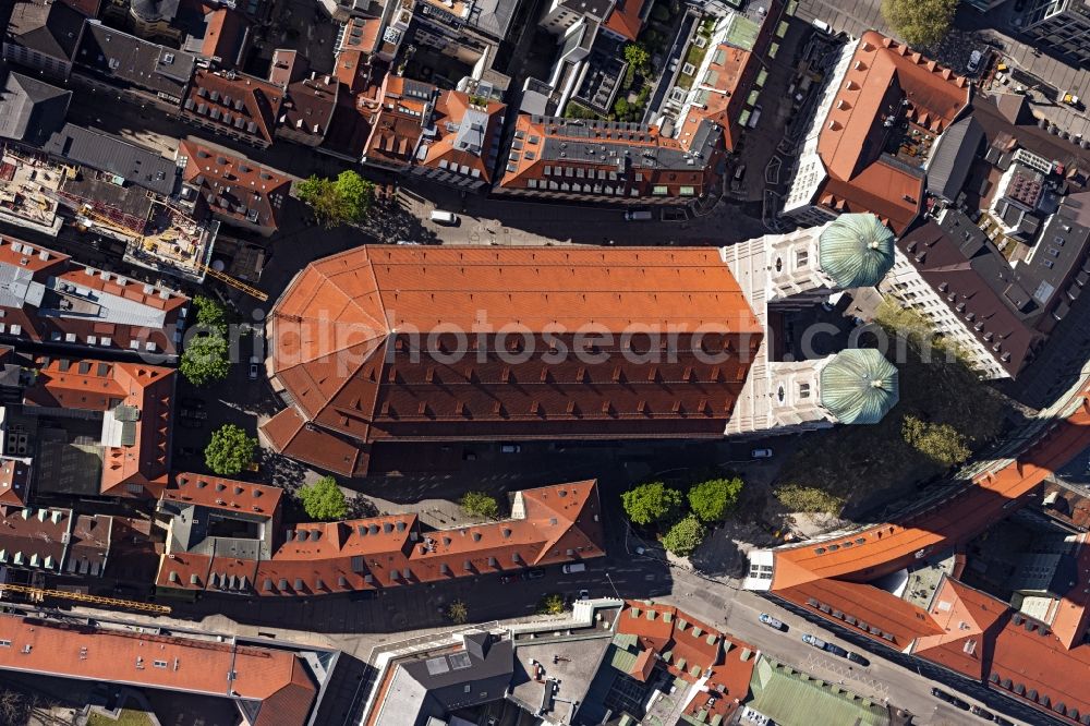 München from the bird's eye view: Church building of the Frauenkirche in the old town in Munich in the state Bavaria, Germany