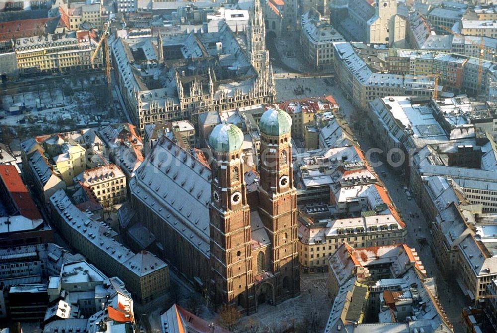 Aerial photograph München / Bayern - 15.01.2006 München: Blick auf die im 16. Jahrhundert erbaute Frauenkirche in der Münchner Innenstadt