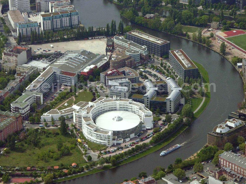 Berlin from the bird's eye view: BERLIN-Moabit - Fraunhofer Forschungszentrum Moabit an der Spree Fraunhofer Institut für Nachrichtentechnik Heinrich-Hertz-Institut Image Processing Department Alt Moabit 74 D-10555 Berlin, Germany