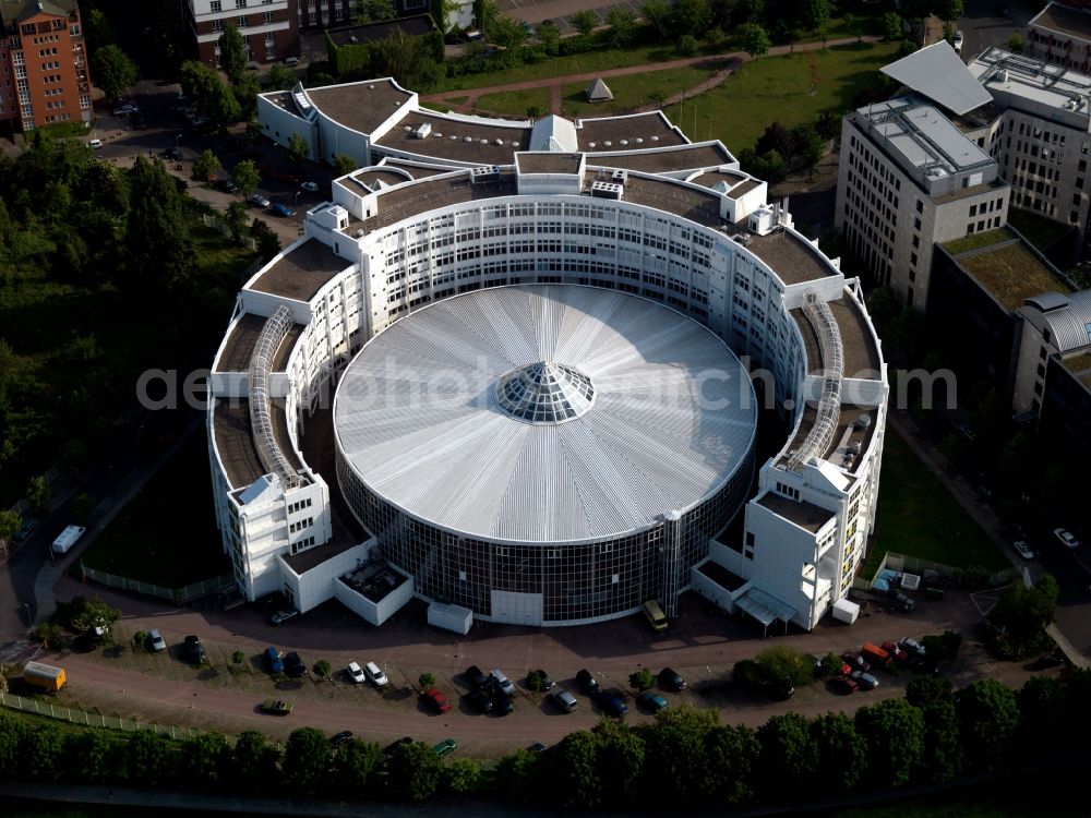 Aerial image Berlin - White facade of the new building complex of the Fraunhofer-Institute Berlin, Berlin. Research Institute for Telecommunications in architecturally interesting semi-circular building on the River Spree in Berlin