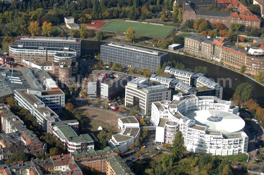 Aerial photograph Berlin - Blick auf das Fraunhofer Institut für Produktionsanlagen und Konstruktionstechnik IPK an der Pascalstraße direkt an der Spree. Kontakt: Pascalstraße 8-9, 10587 Berlin, Tel. +49(0)30 39-0060, Fax +49(0)30 39-11037, info@ipk.fraunhofer.de