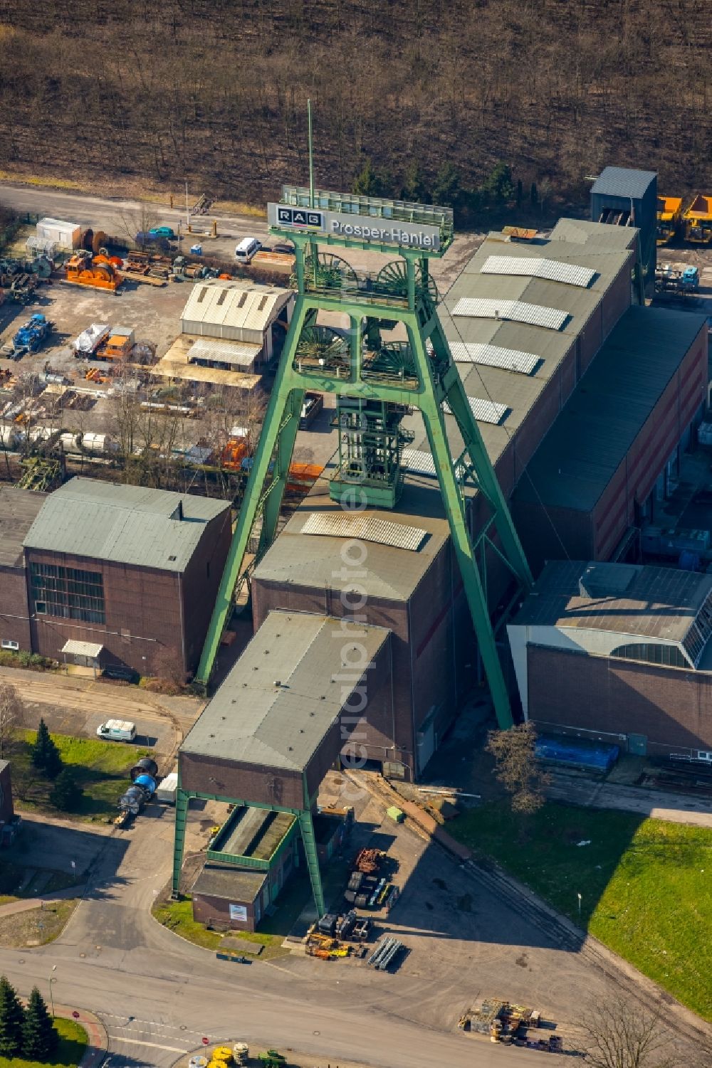 Oberhausen from the bird's eye view: Conveyors and mining pits to mine Prosper Haniel in Oberhausen in North Rhine-Westphalia. Operator is the RAG German hard coal AG