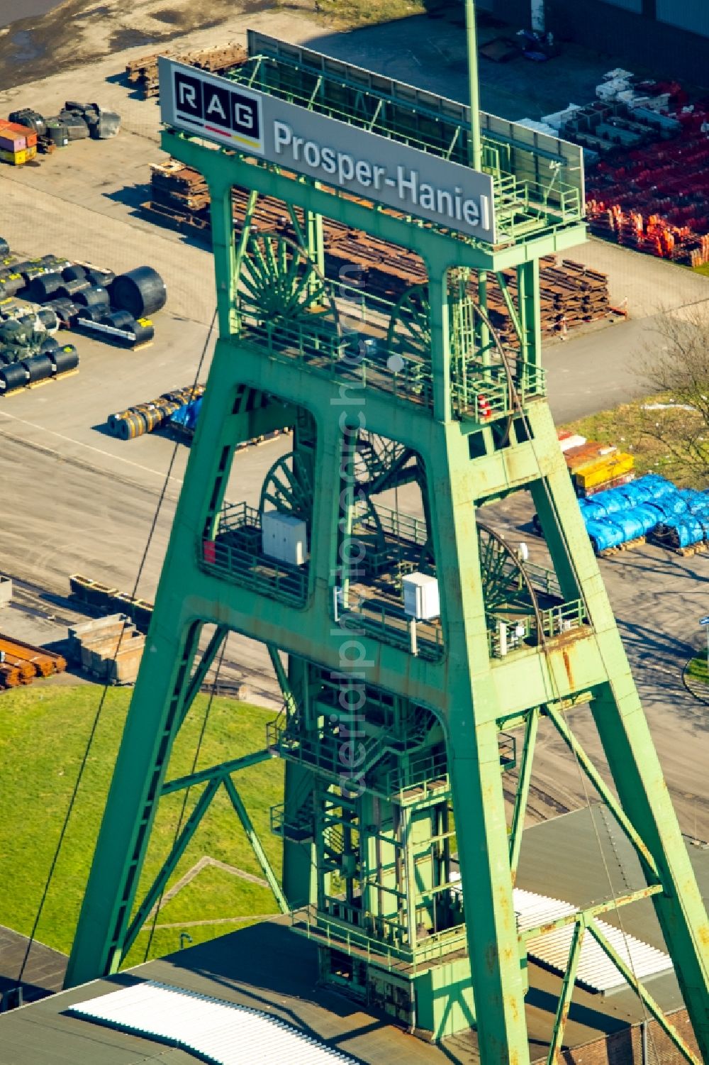 Aerial image Oberhausen - Conveyors and mining pits to mine Prosper Haniel in Oberhausen in North Rhine-Westphalia. Operator is the RAG German hard coal AG