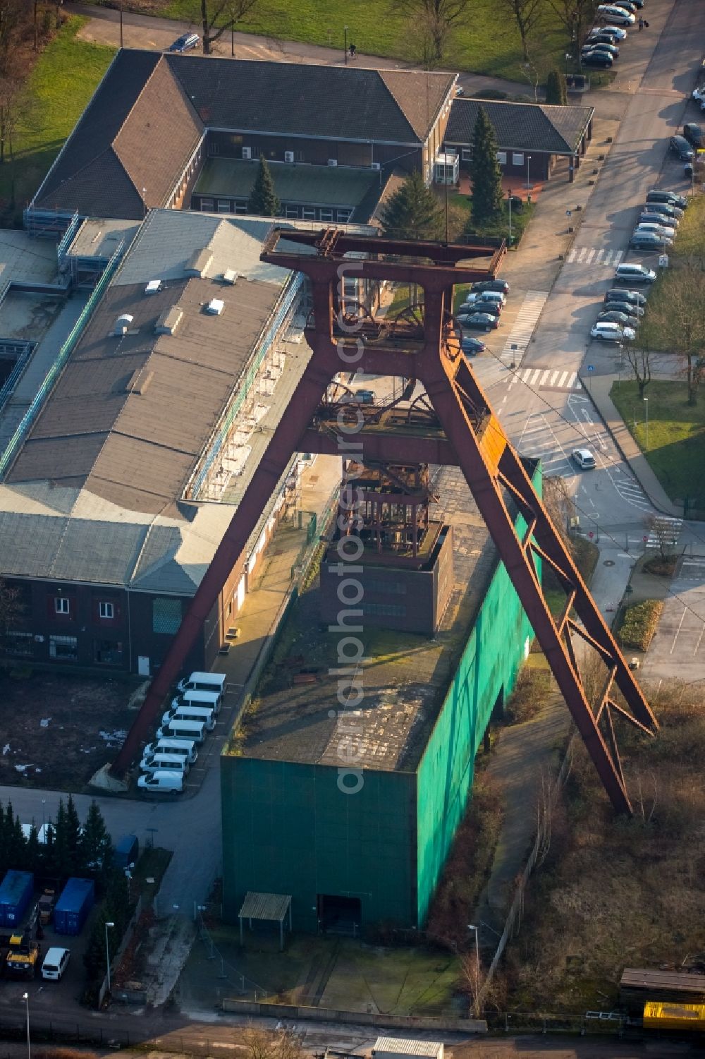 Herne from the bird's eye view: Conveyors and mining pits on Double Bock headframe of the former Zeche Pluto in Herne in North Rhine-Westphalia. The mine Pluto was a coal mine and is now a listed building