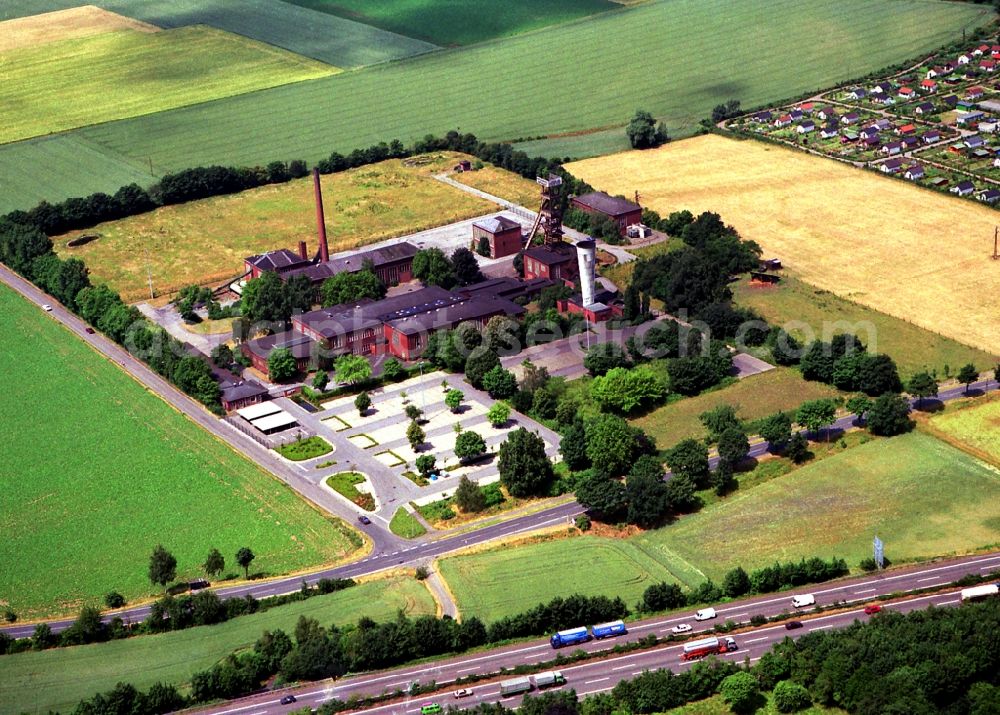 Aerial photograph Moers - Conveyors and mining pits at the headframe Kapellen in Moers in the state North Rhine-Westphalia