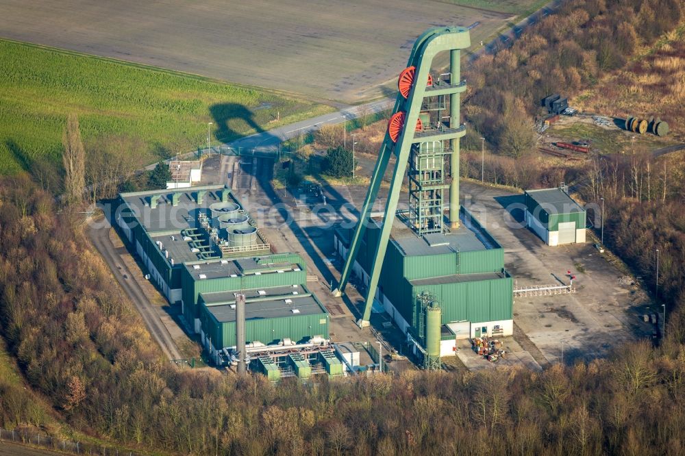 Hamm from the bird's eye view: Conveyors and mining pits at the headframe Bergwerk Ost Schacht Lerche An of Barbecke in Hamm in the state North Rhine-Westphalia, Germany