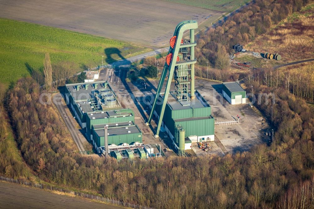 Aerial image Hamm - Conveyors and mining pits at the headframe Bergwerk Ost Schacht Lerche An of Barbecke in Hamm in the state North Rhine-Westphalia, Germany