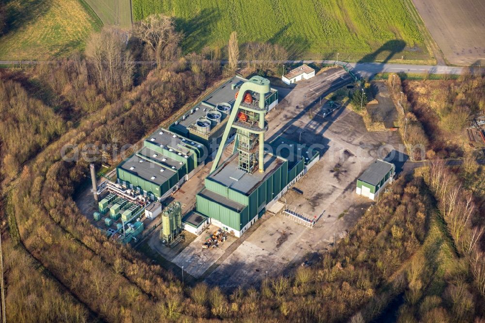 Aerial photograph Hamm - Conveyors and mining pits at the headframe Bergwerk Ost Schacht Lerche An of Barbecke in Hamm in the state North Rhine-Westphalia, Germany