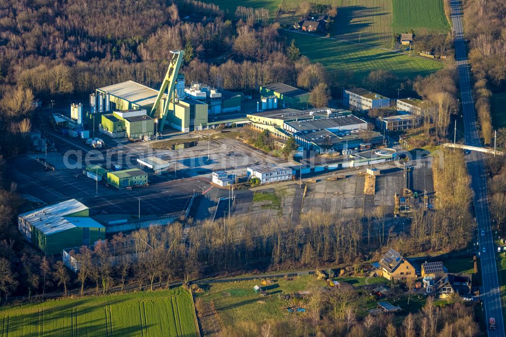 Aerial image Bottrop - Conveyors and mining pits at the headframe Bergwerk Prosper-Haniel on Alter Postweg in Bottrop in the state North Rhine-Westphalia, Germany