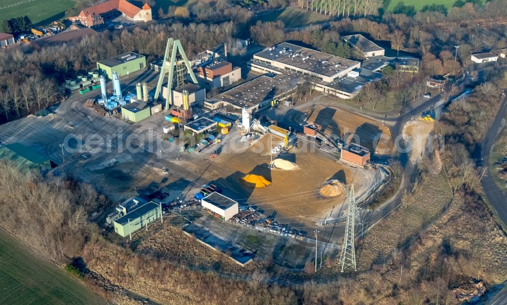 Marl from above - Conveyors and mining shaft arrangements in the conveyor tower of the bill of the former shaft arrangement Coal mine Auguste Victoria Schacht 8 in Marl in the federal state North Rhine-Westphalia