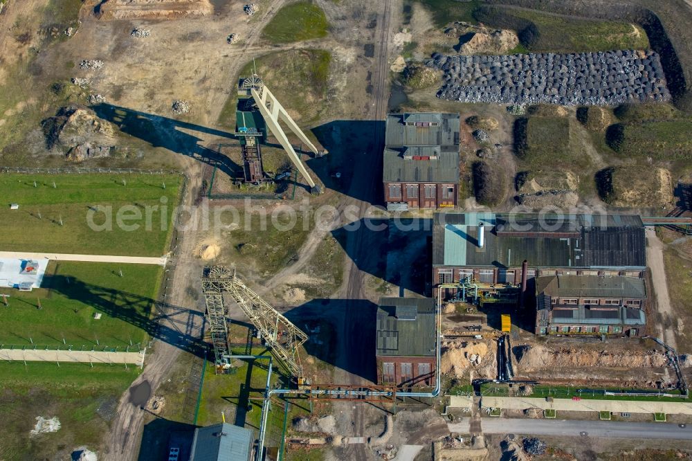 Aerial photograph Neukirchen-Vluyn - Conveyors and mining pits at the headframe of the former coal mine Niederberg in Neukirchen-Vluyn in the state of North Rhine-Westphalia