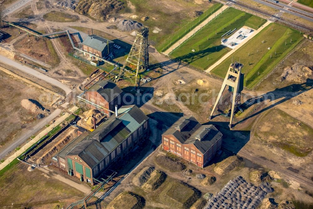 Aerial photograph Neukirchen-Vluyn - Conveyors and mining pits at the headframe of the former coal mine Niederberg in Neukirchen-Vluyn in the state of North Rhine-Westphalia