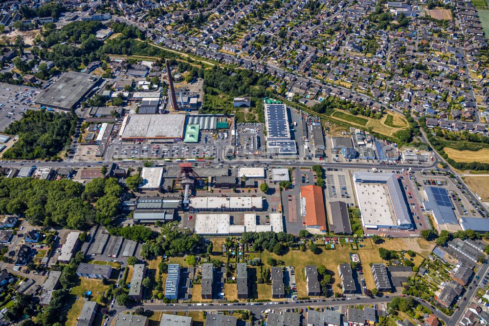 Moers from above - Conveyors and mining pits at the headframe of the former Zeche Rheinpreussen on Zechenstrasse with industrial estate in the industrial area Rheinpreussenpark along the Franz-Haniel-Strasse in Moers in the state North Rhine-Westphalia, Germany