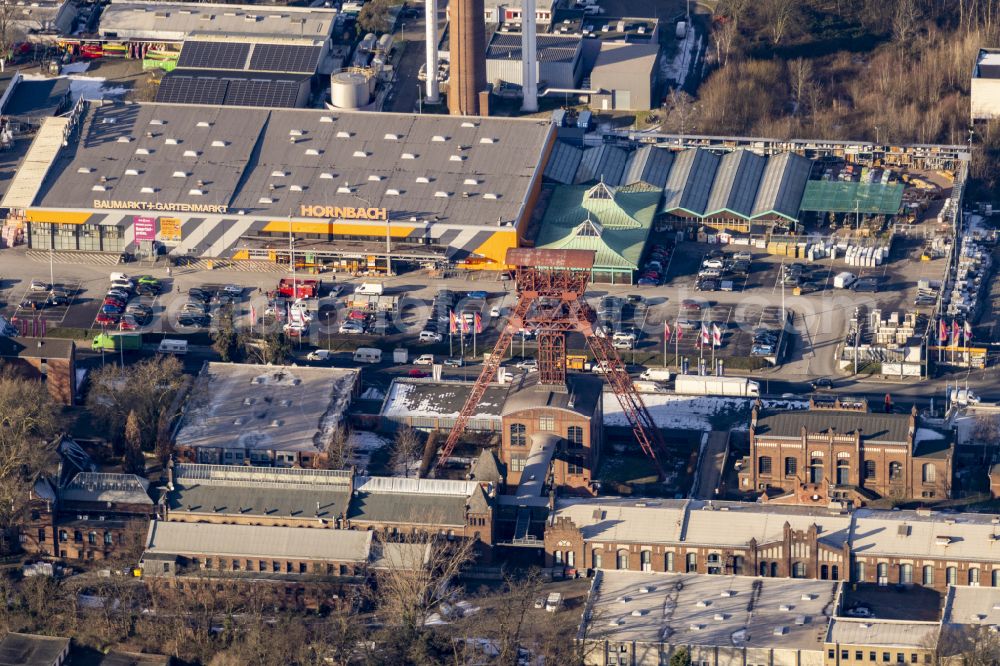 Aerial photograph Moers - Conveyors and mining pits at the headframe of the former Zeche Rheinpreussen on Zechenstrasse with industrial estate in the industrial area Rheinpreussenpark along the Franz-Haniel-Strasse in Moers in the state North Rhine-Westphalia, Germany