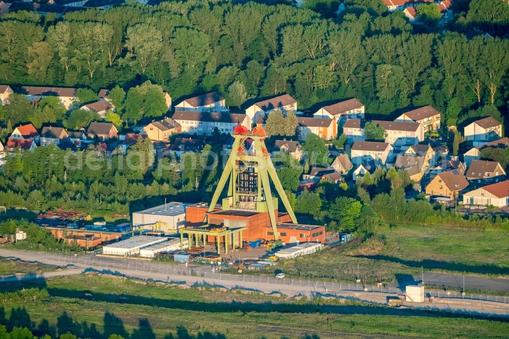 Aerial image Bergkamen - Conveyors and mining pits at the headframe Haus Aden on Rotherbachstrasse in Bergkamen in the state North Rhine-Westphalia, Germany