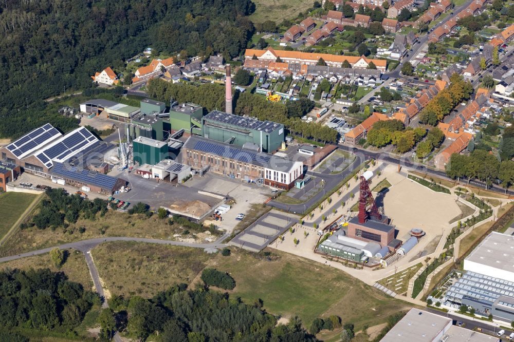 Hückelhoven from above - Conveyor systems and mining shaft systems at the winding tower of the former mine and colliery on Sophiastrasse in Hueckelhoven in the state of North Rhine-Westphalia, Germany