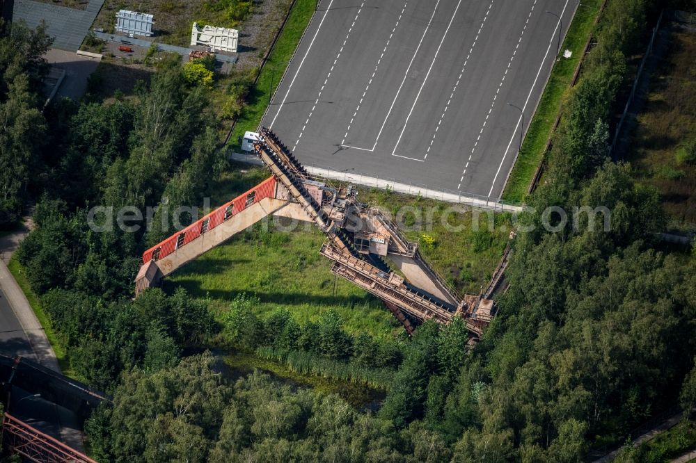 Essen from the bird's eye view: Conveyors and mining pits at the headframe Kokerei Zollverein in Essen at Ruhrgebiet in the state North Rhine-Westphalia