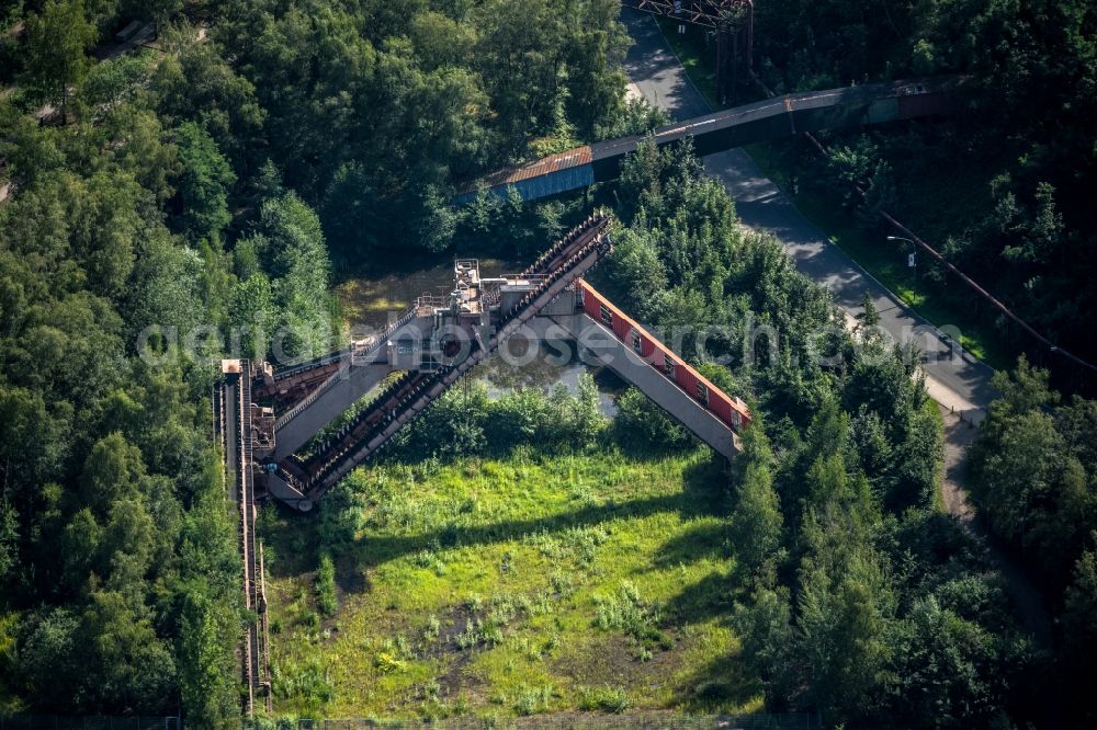 Aerial photograph Essen - Conveyors and mining pits at the headframe Kokerei Zollverein in Essen at Ruhrgebiet in the state North Rhine-Westphalia